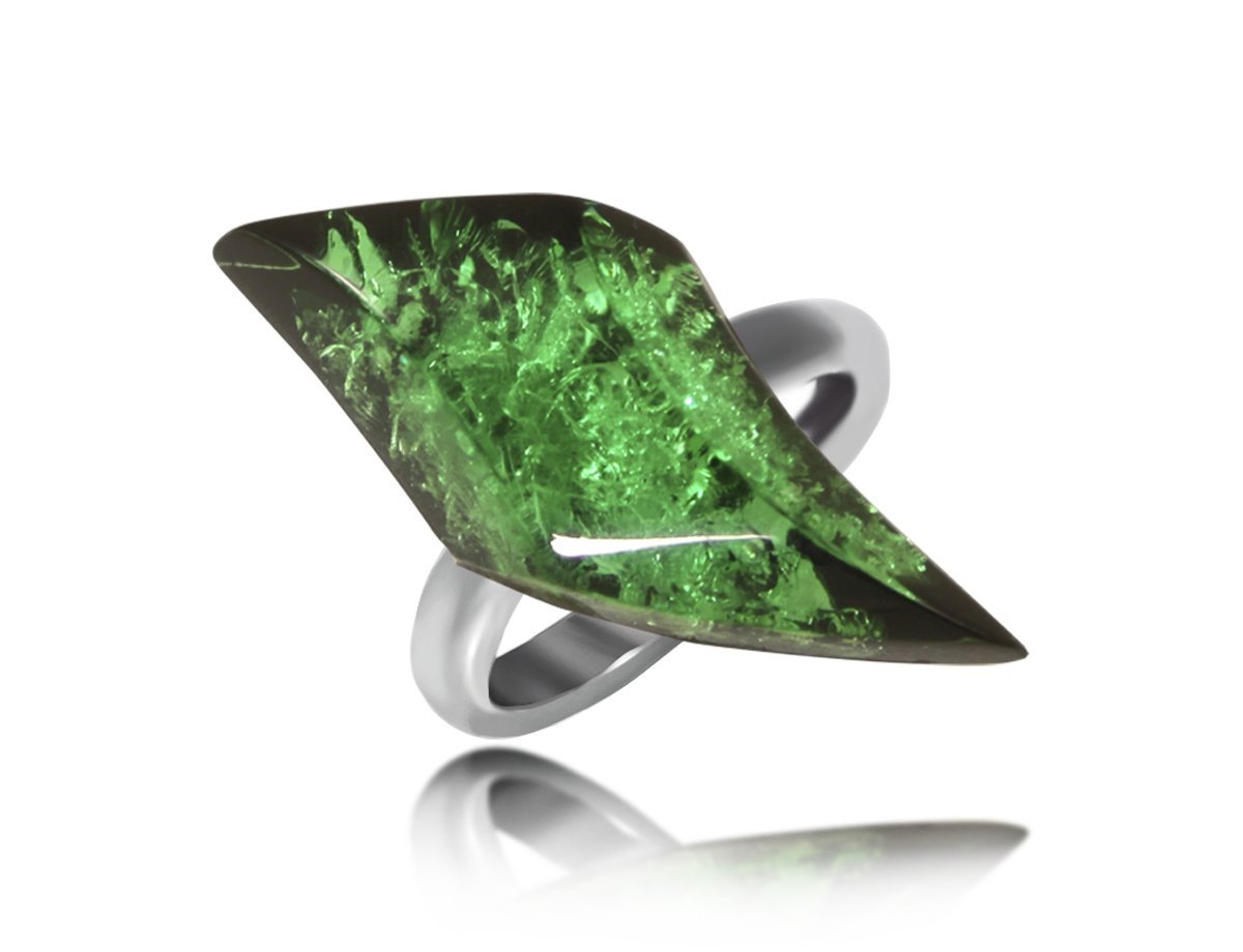  Кольцо из зеленого янтаря -  купить в интернет-магазине Белый Барс - фото