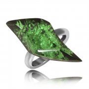  Кольцо из зеленого янтаря