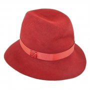 Шляпа красная с полями 